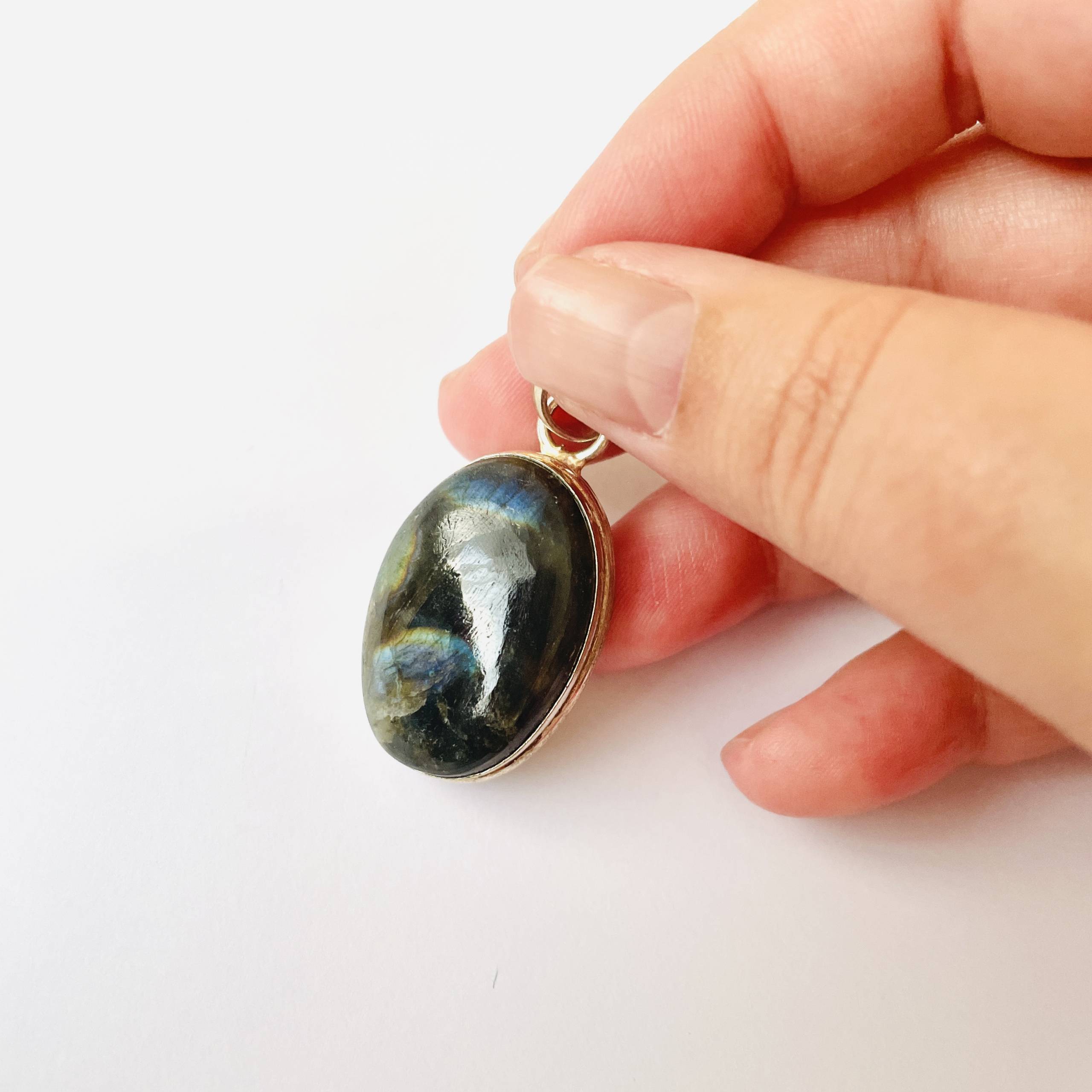 Silver Pendant - Labradorite Oval